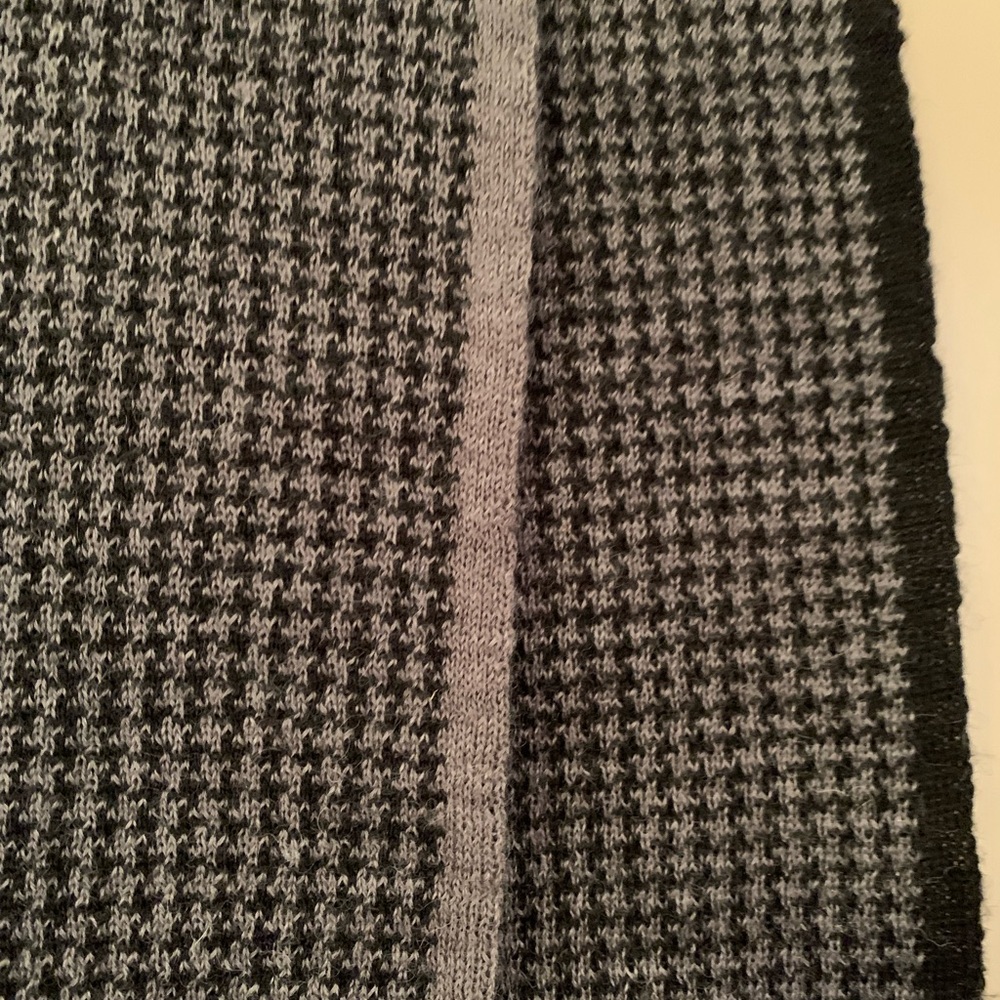 Black and Gray Houndstooth Scarf
